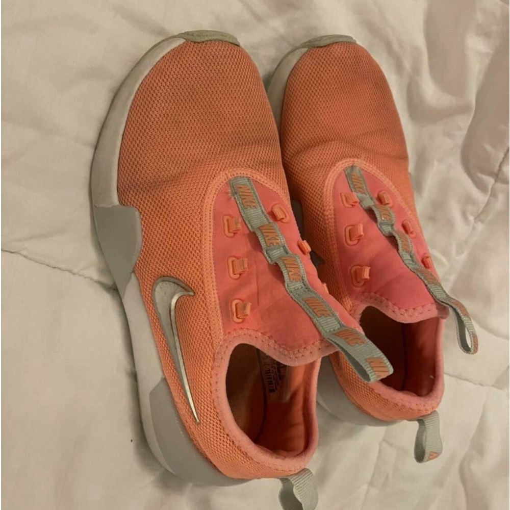 Nike Running Youth Athletic Shoes; size 3Y; orange; GUC